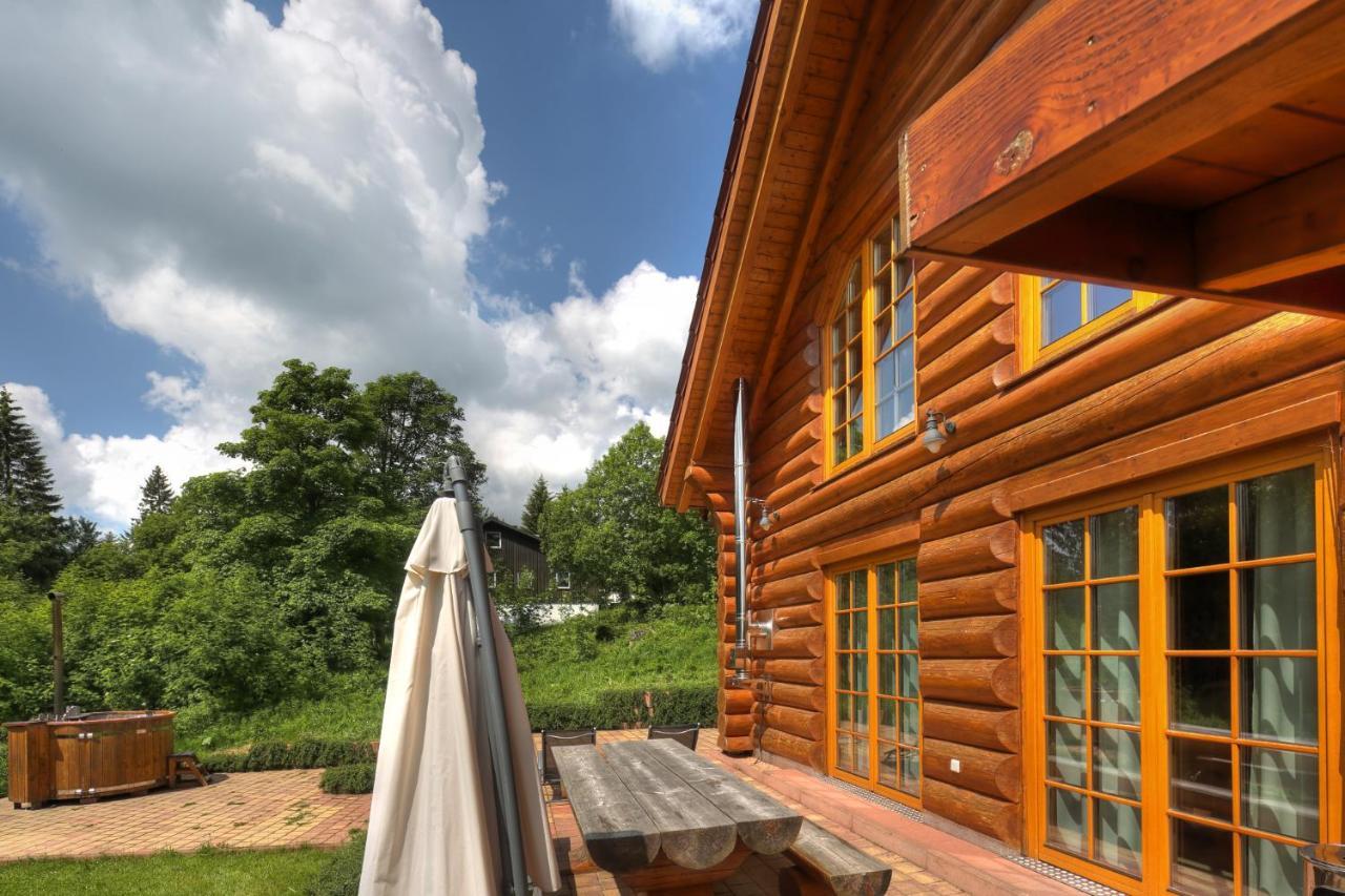 Luxus-Ferienhaus Blockhaus Chalet Nr 2 Toplage Am Feldberg Mit Sauna, Outdoor-Hottub, Kamin Auf 1300M Uem المظهر الخارجي الصورة